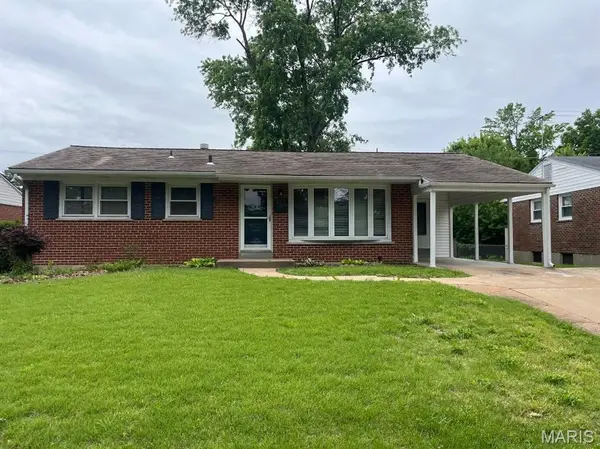 270 W Saint Anthony Lane, Florissant, MO 63031