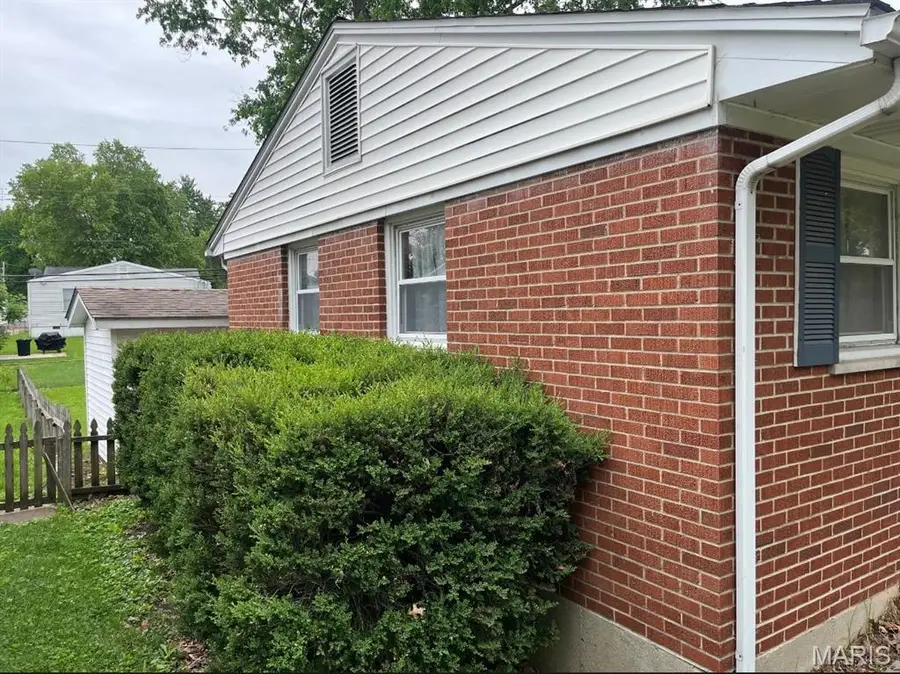 270 W Saint Anthony Lane, Florissant, MO 63031 - #2