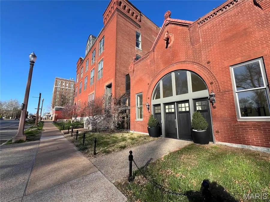 3556 Magnolia Avenue #202, Saint Louis, MO 63118 - #2