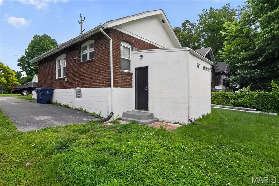 8024 Cler Avenue, Saint Louis, MO 63114 - #3