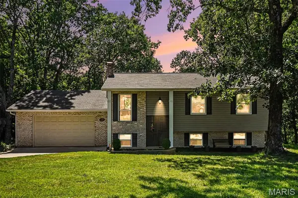 2371 Crestview Drive, High Ridge, MO 63049