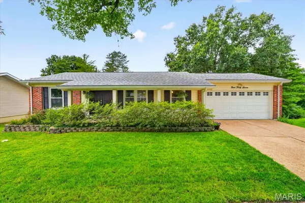 947 Oakfield Drive, Ballwin, MO 63021