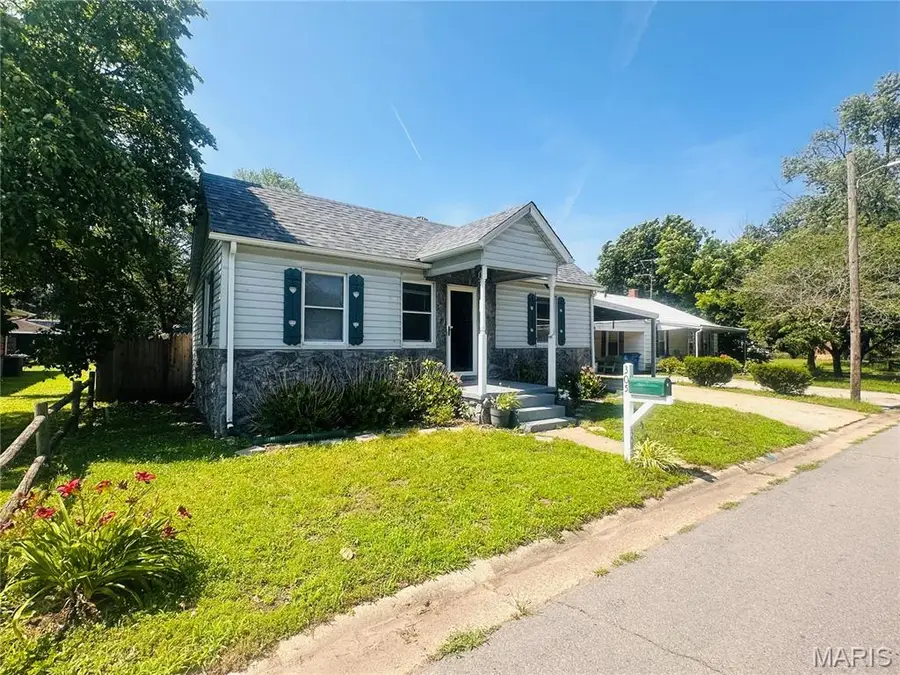 305 E Ironbanks, Charleston, MO 63834 - #2
