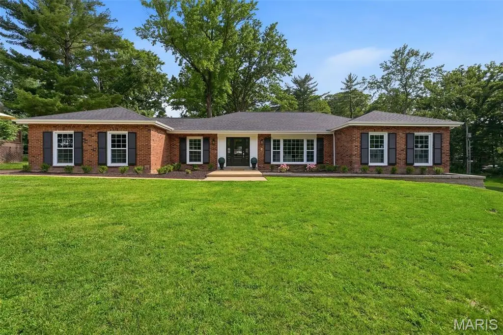 358 Gascony Way, Warson Woods, MO 63122 - #1