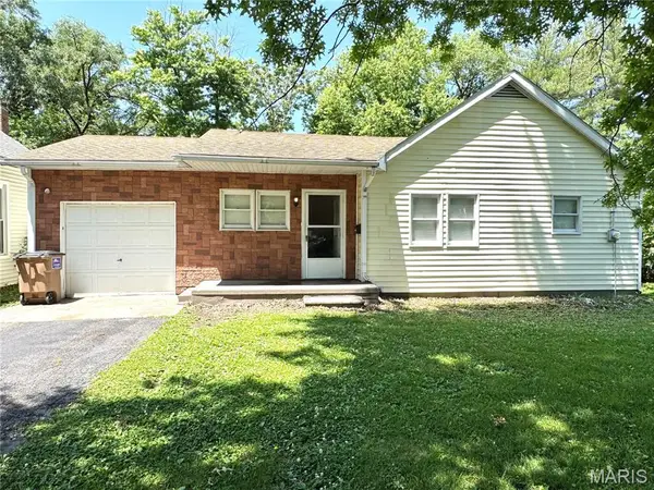 405 S Van Buren Street, Litchfield, IL 62056