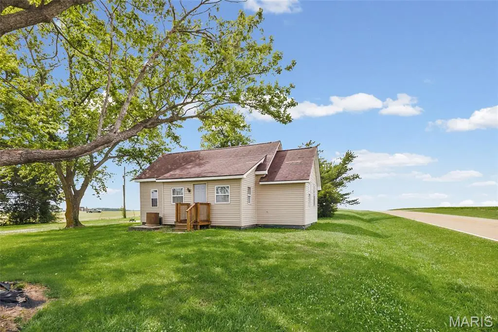 3914 New Church Rd, Pinckneyville, IL 62274 - #1