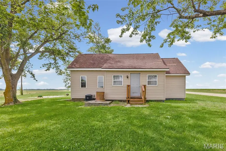 3914 New Church Rd, Pinckneyville, IL 62274 - #2