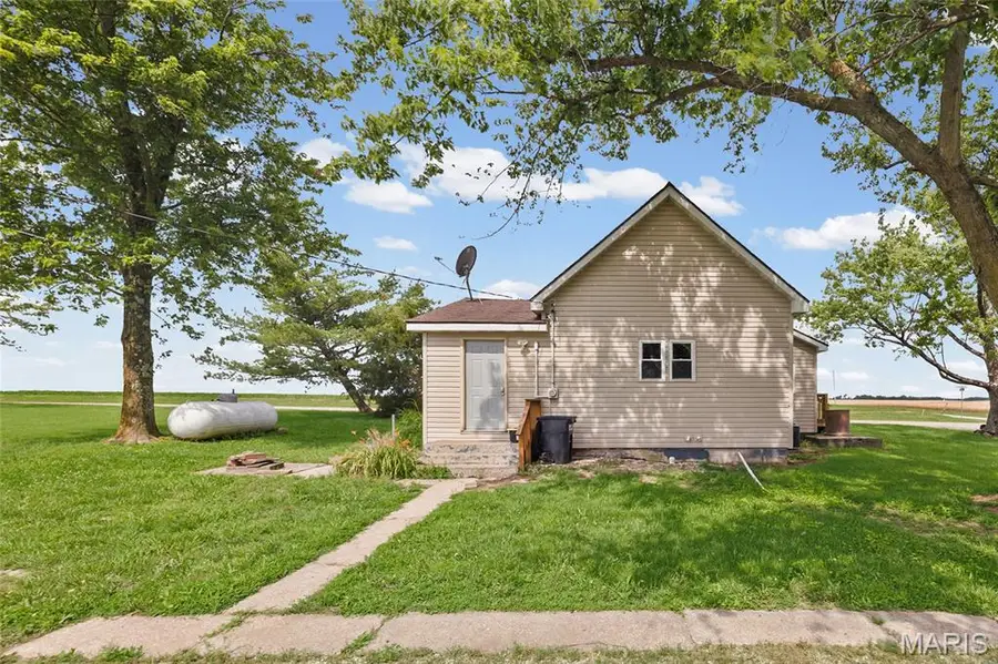 3914 New Church Rd, Pinckneyville, IL 62274 - #3