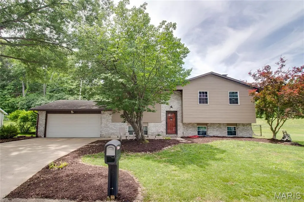 5204 Pin Oak Drive, Alton, IL 62002 - #1