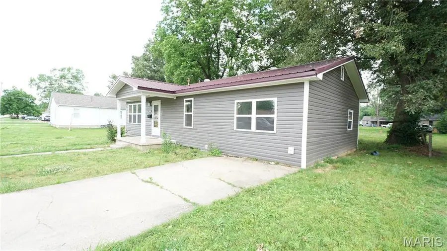 328 W Oak St, Dexter, MO 63841 - #3