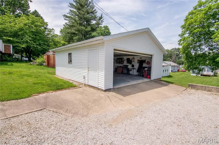 1225 W Randolph Street, Vandalia, IL 62471 - #2