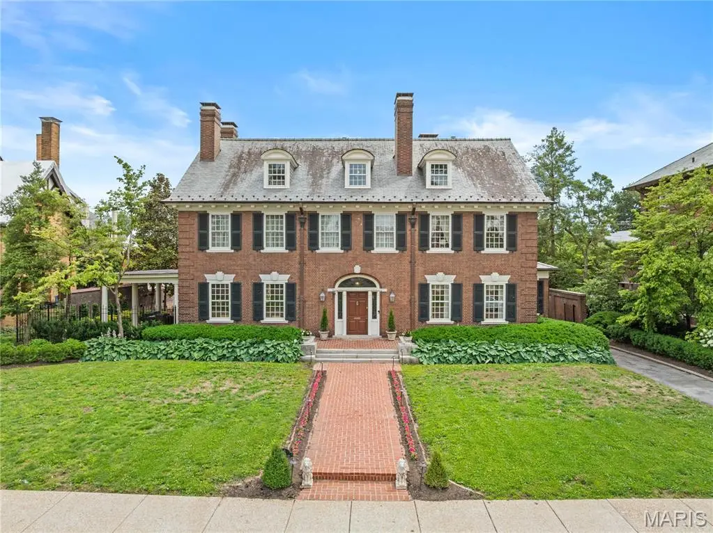 42 Westmoreland Place, Saint Louis, MO 63108 - #1
