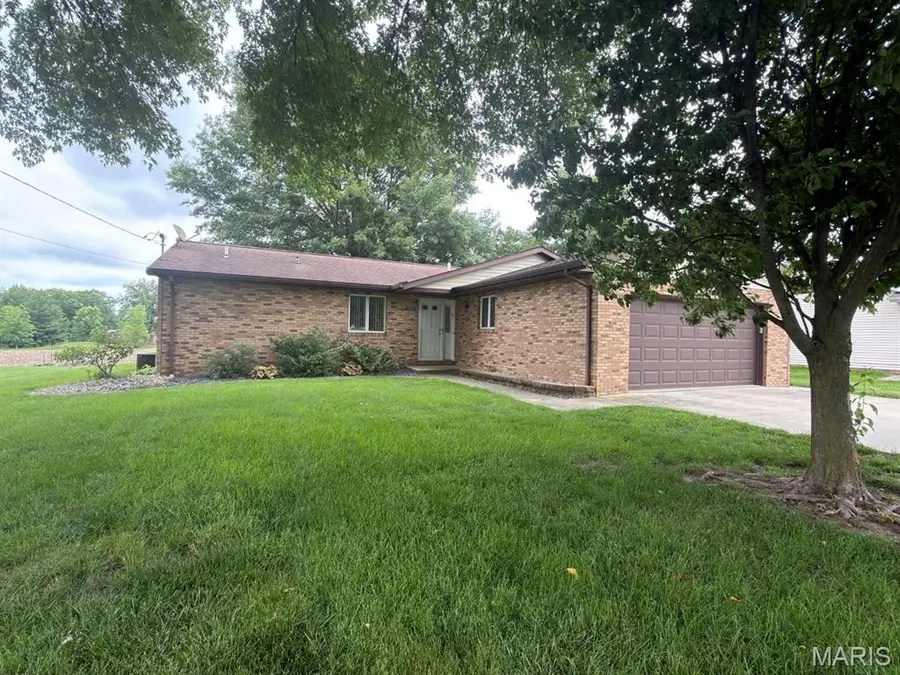 499 S Cleveland Street, Aviston, IL 62216 - #3