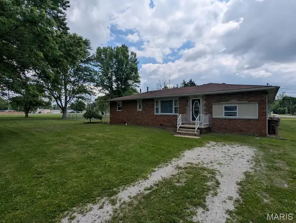 704 N Sawyer Street, Wilsonville, IL 62093