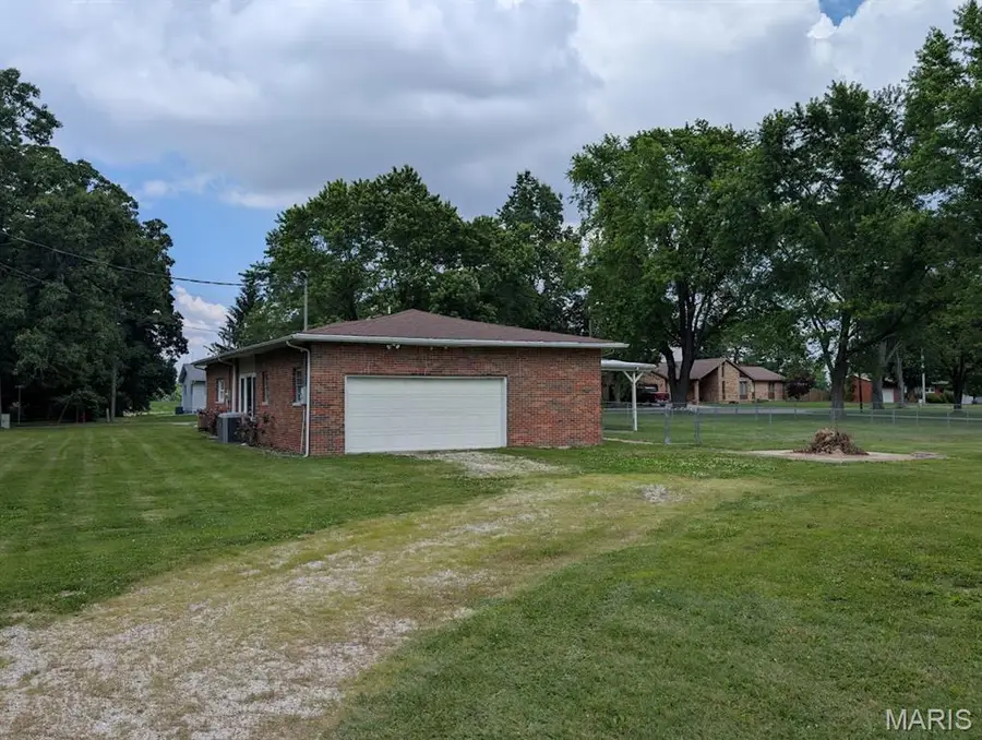 704 N Sawyer Street, Wilsonville, IL 62093 - #2
