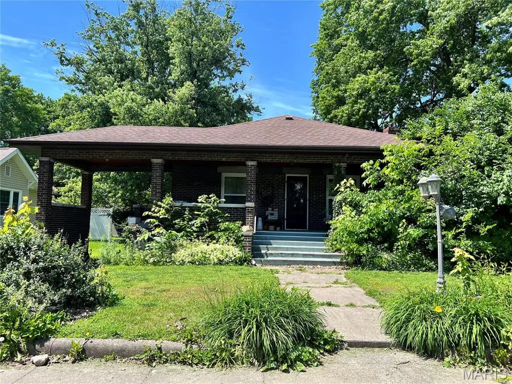 414 S Pine Street, Nokomis, IL 62075 - #1