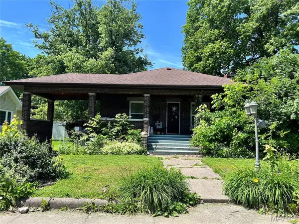 414 S Pine Street, Nokomis, IL 62075