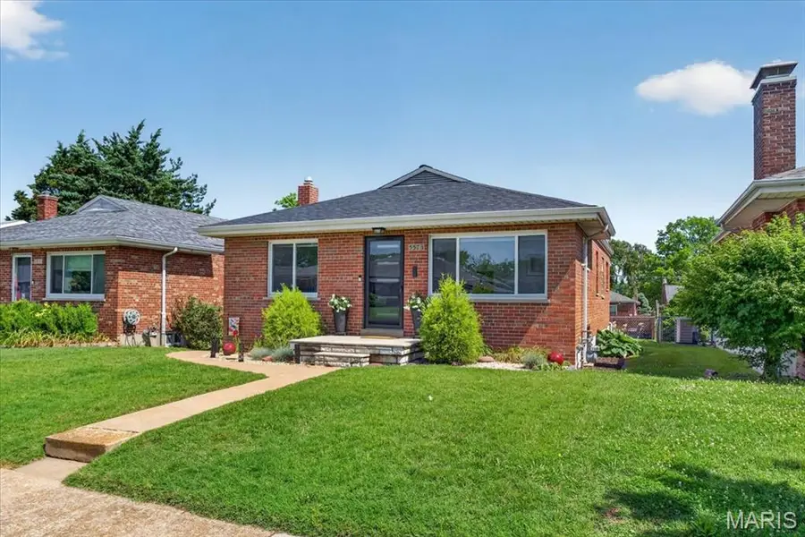 5573 Lindenwood Avenue, Saint Louis, MO 63109 - #2
