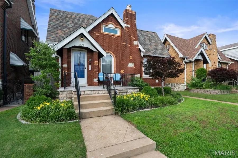5527 Goethe Avenue, Saint Louis, MO 63109 - #2
