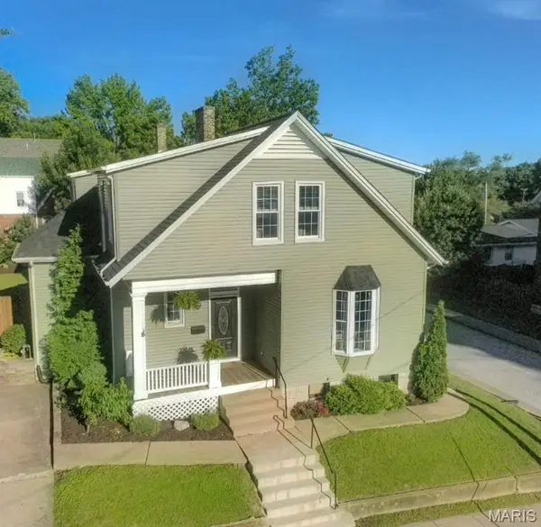 330 S 6th Street, St Charles, MO 63301