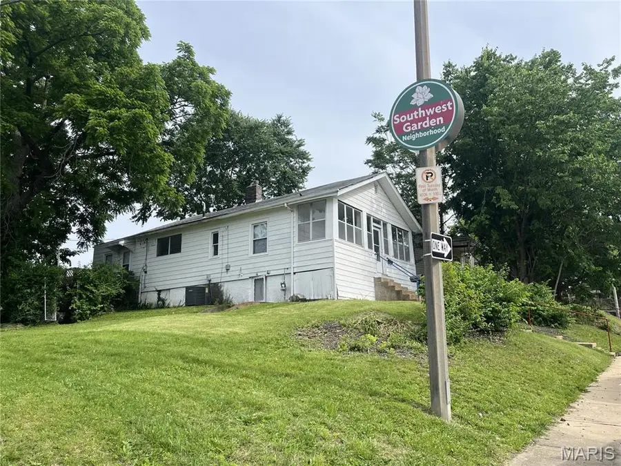 2618 Pearl Avenue, Saint Louis, MO 63139 - #2