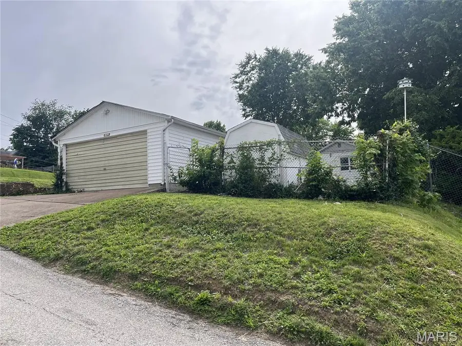 2618 Pearl Avenue, Saint Louis, MO 63139 - #3