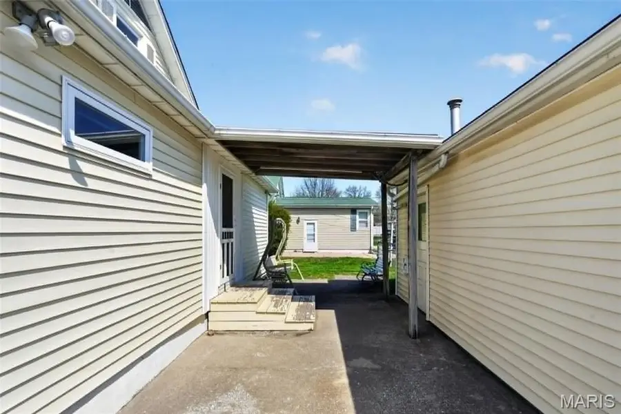 1005 S Macoupin Street, Gillespie, IL 62033 - #3