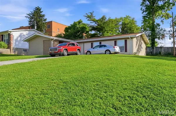 12925 Fernway Lane, Creve Coeur, MO 63141