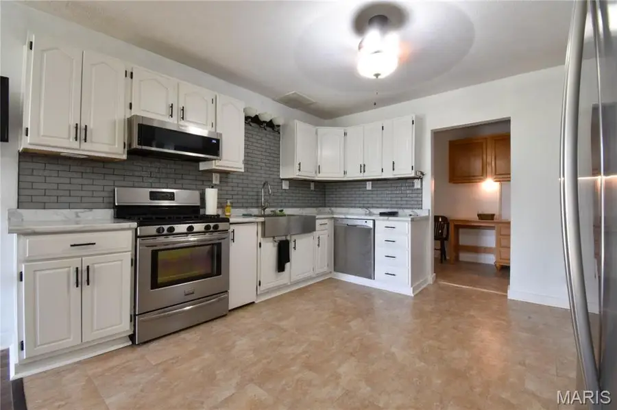 2210 Frey Avenue, Hillsboro, IL 62049 - #2