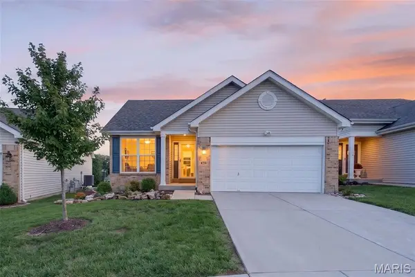 812 Whispering Village Circle, Ballwin, MO 63021
