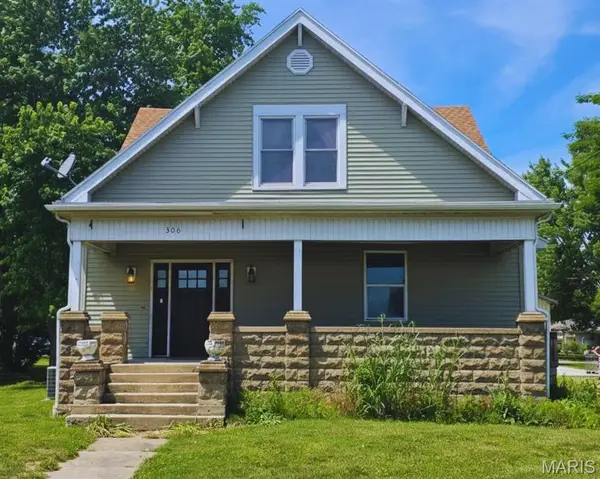 306 E Main Street, Teutopolis, IL 62467