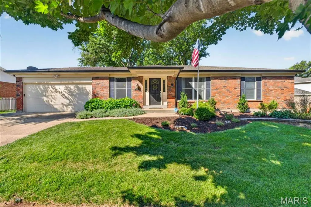 4590 Grandcastle Drive, Saint Louis, MO 63128 - #1