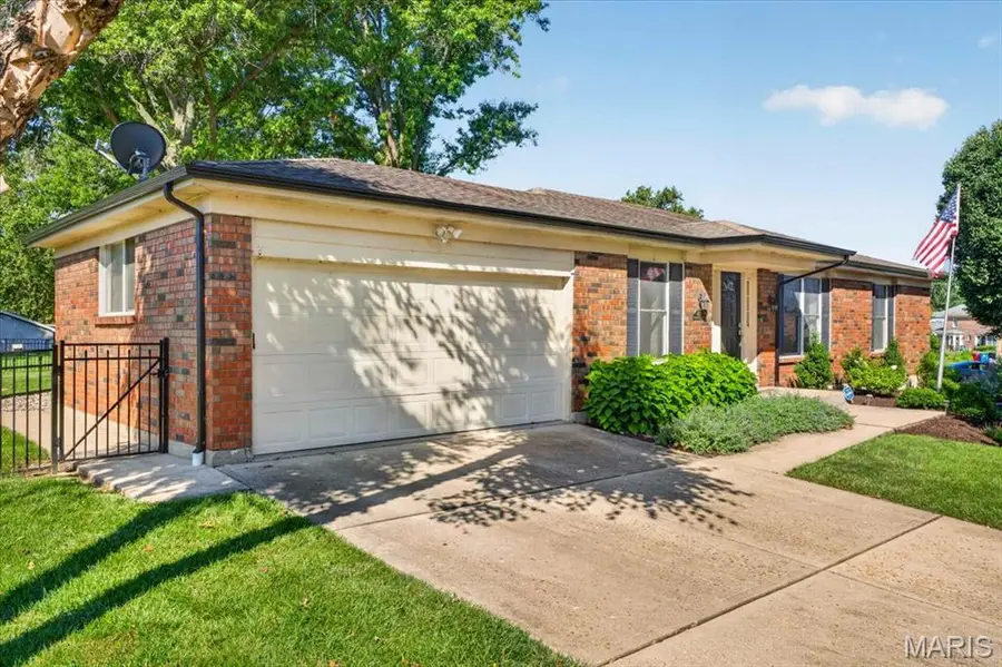 4590 Grandcastle Drive, Saint Louis, MO 63128 - #2