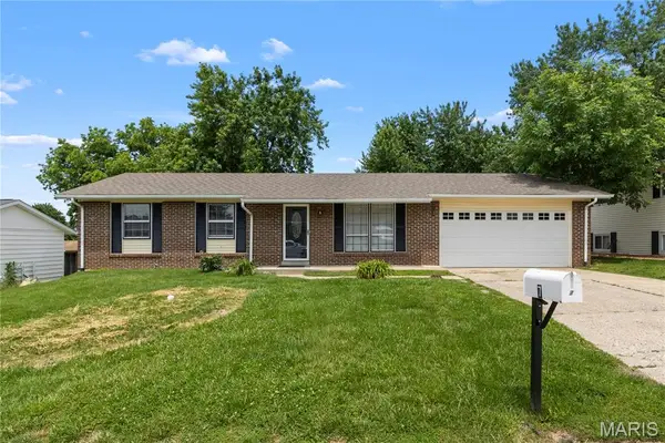 7 Sunnyfield Road, St Peters, MO 63376