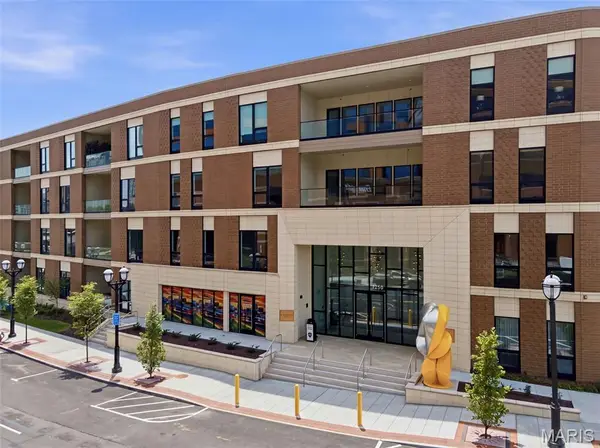 8250 Forsyth Boulevard #302, Clayton, MO 63105