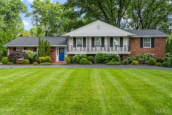 8 Clerbrook Lane, Ladue, MO 63124