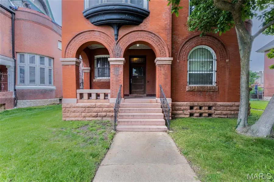 3835 Westminster Place, Saint Louis, MO 63108 - #3