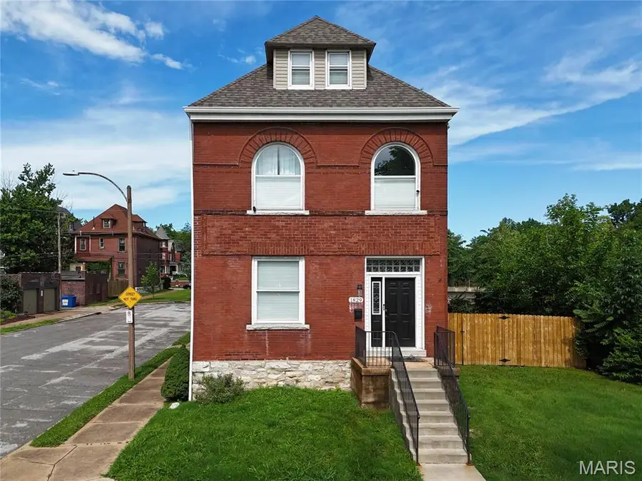 1829 Oregon Avenue, Saint Louis, MO 63104 - #2