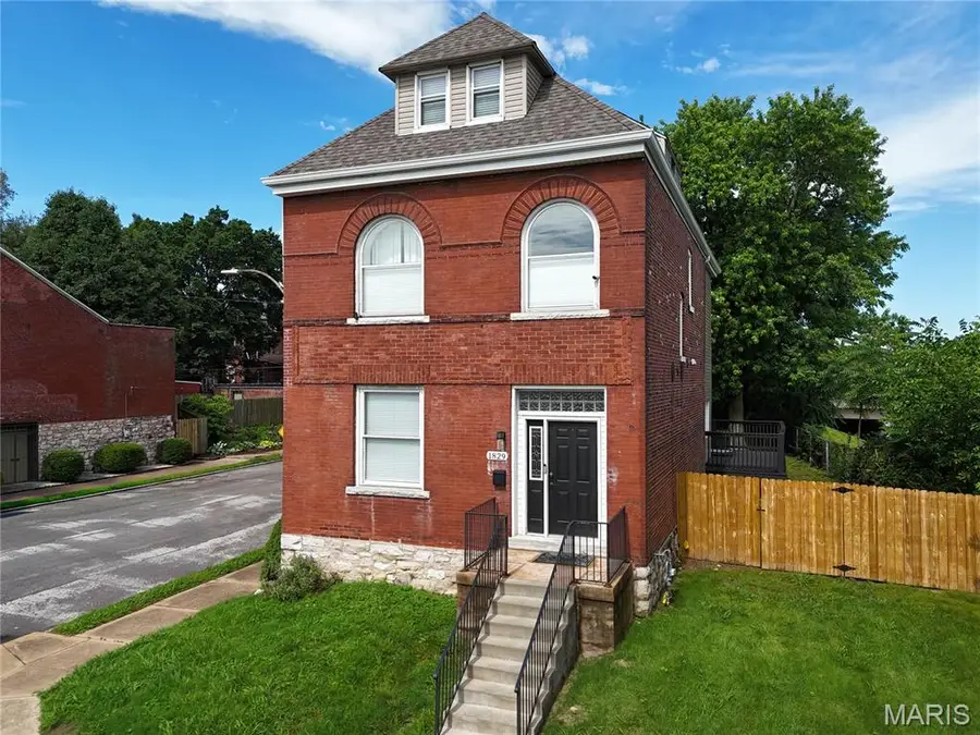 1829 Oregon Avenue, Saint Louis, MO 63104 - #3