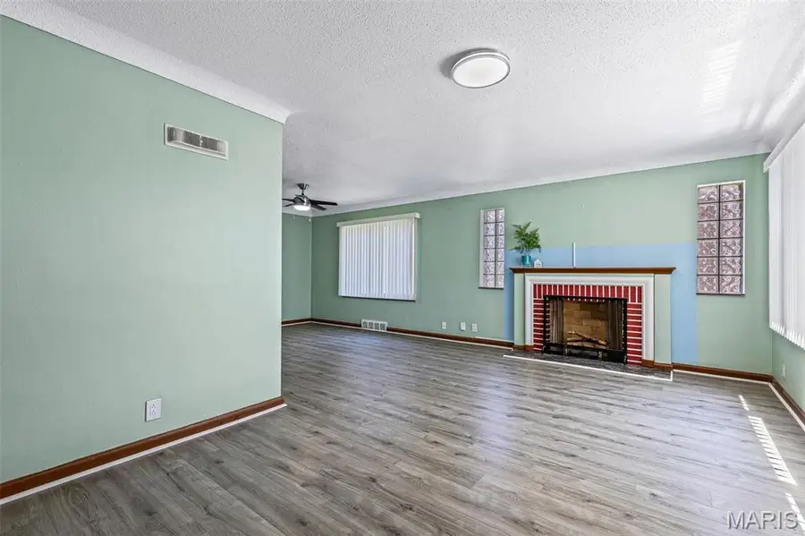 5449 Mardel Avenue, Saint Louis, MO 63109 - #3