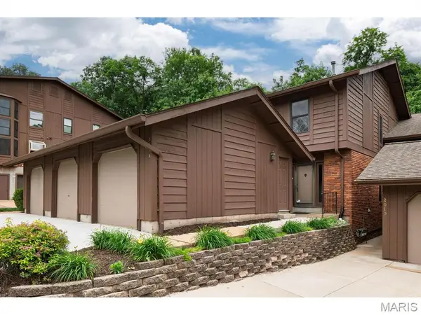 2008 Meadowtree Lane, Kirkwood, MO 63122