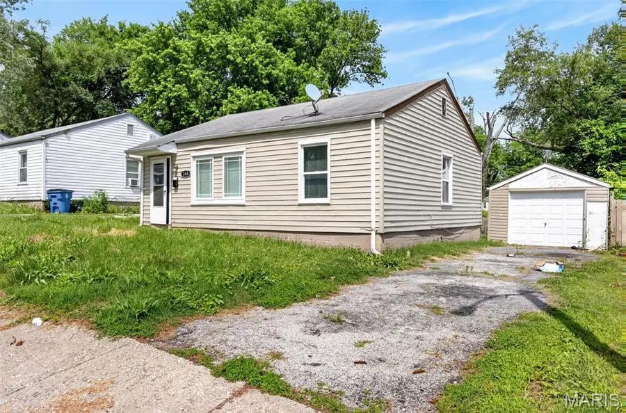 346 Mueller Avenue, Ferguson, MO 63135 - #3