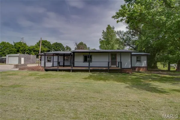 30396 Domino Lane, Godfrey, IL 62035