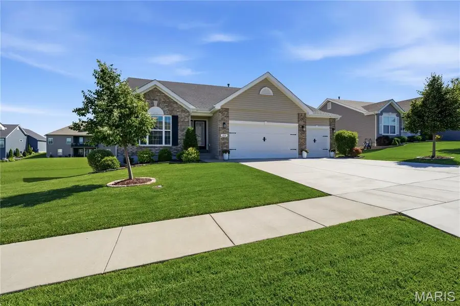 104 Hannahs Mill Drive, Lake Saint Louis, MO 63367 - #2