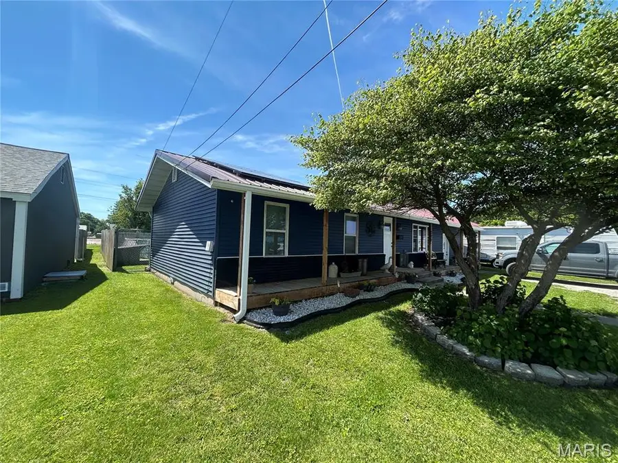 209 Bonfoy, Carrollton, IL 62016 - #2