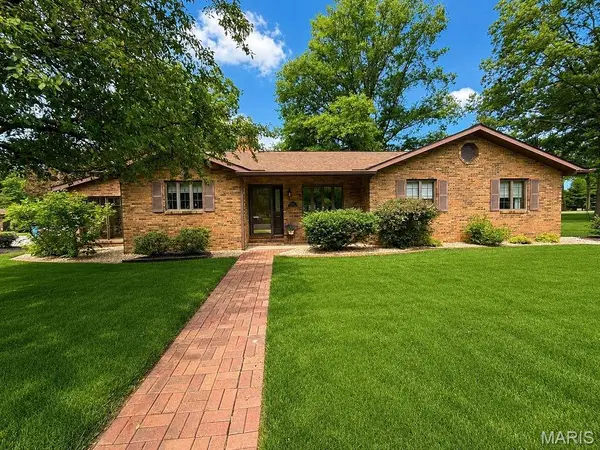 315 Pin Oak Street, Trenton, IL 62293