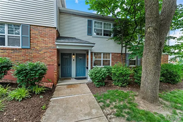 9102 W Swan Circle, Brentwood, MO 63144