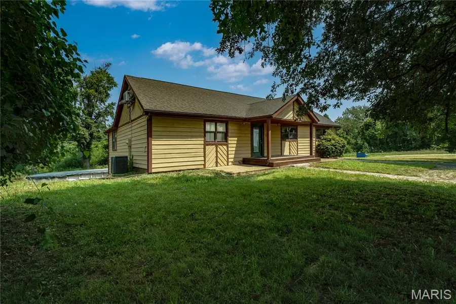 5171 Old Alton Edwardsville Road, Edwardsville, IL 62025 - #3