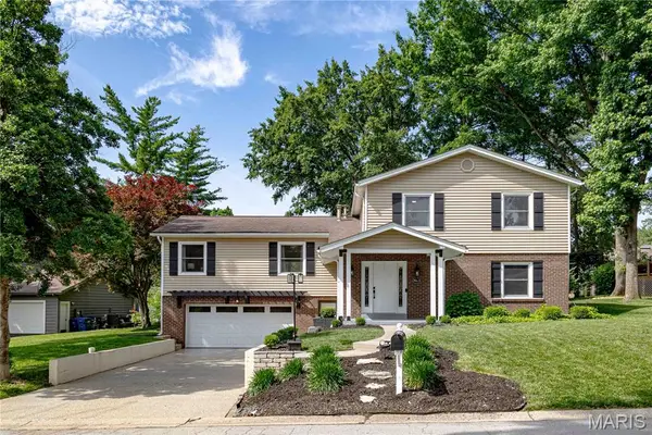 1 Vienna Court, Lake St Louis, MO 63367