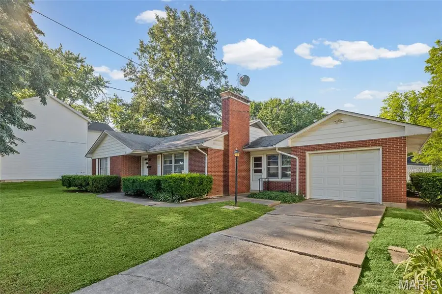 155 W Lebanon Street, Nashville, IL 62263 - #2